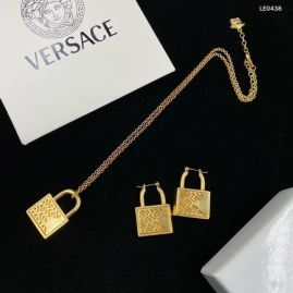 Picture of Versace Sets _SKUVersacesuits08cly5117212